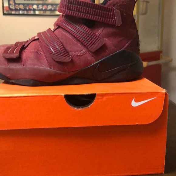Lebron Soldier 14s 7(y) - Picture 2 of 4